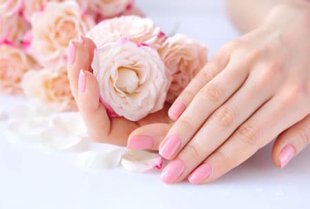 ¿Cómo cuidar las uñas en casa y evitar que se rompan?